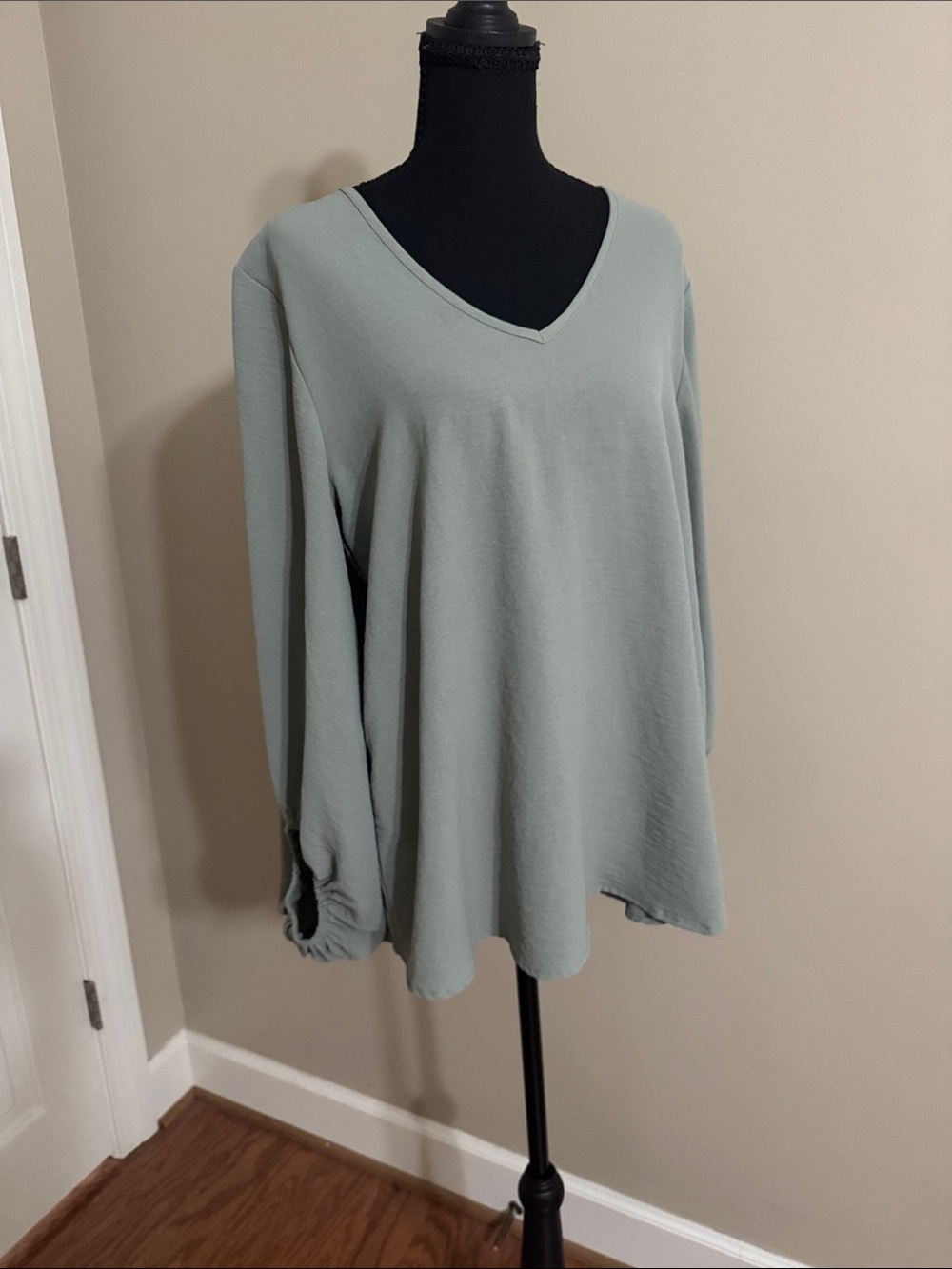 JODIFL Sage Green V-Neck Long-Sleeve Tunic